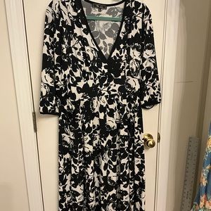 Lily Floral faux wrap dress, with 3/4 sleeves. Soft knit fabric. XL